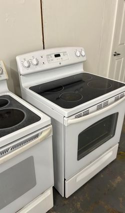 GE Glass-Top Electric Range – 30in White, SmoothTop