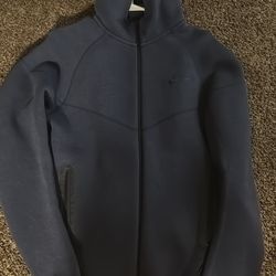Small Nike tech