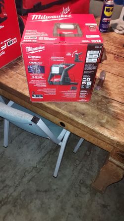 Milwaukee

M18 GEN-2 18-Volt
Lithium-lon Cordless 4000
Lumens ROVER LED AC/DC
Flood Light (Tool-Only)