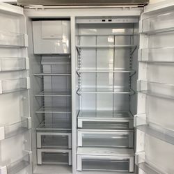 Cafe Side-by-Side Refrigerator in WiFi Connect Technology with Adjustable Spillproof Glass Shelves and Built-In Ice Maker