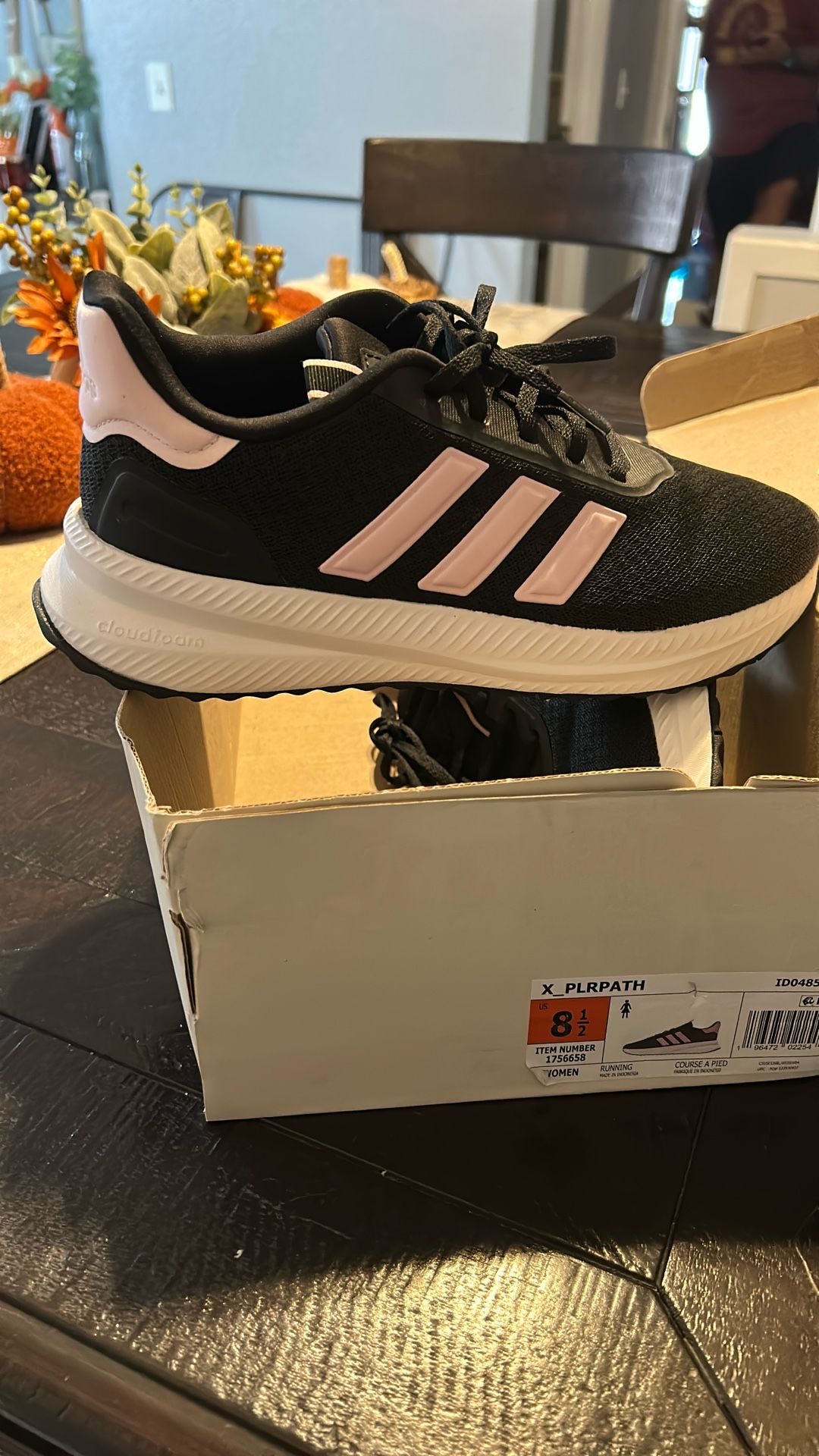 Adidas Women 81/2 New
