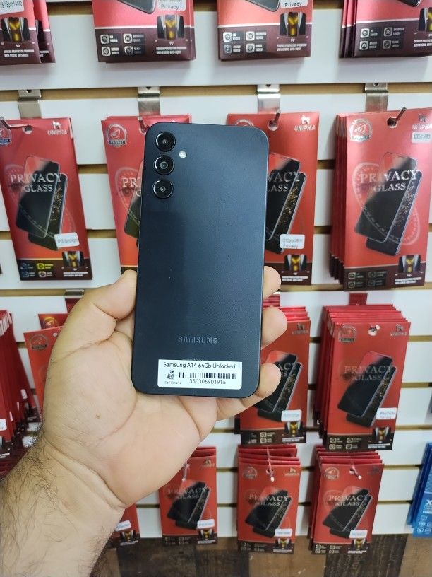 A 1 4 / 5 G 64Gb Unlocked clean and Unlocked With Warranty 💯 and charger included