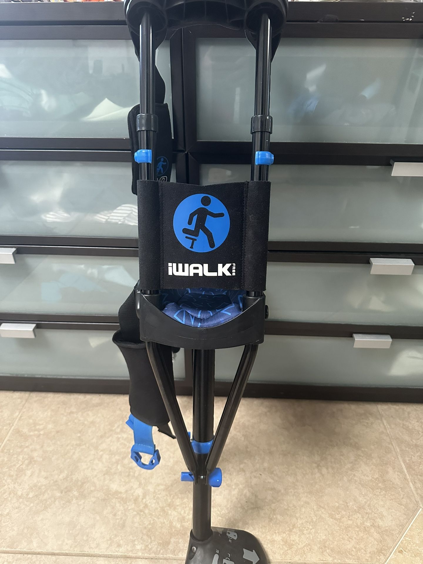 iWalk knee crutch