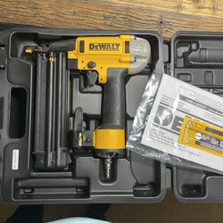 Dewalt 18 Ga Brad Nailer