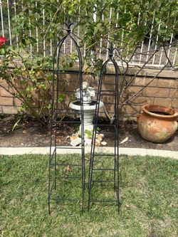 Set of 2 Metal Garden Obelisks