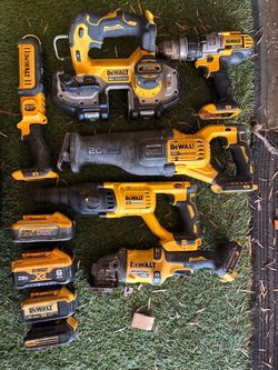 Dewalt 20v max power tools w/ 4 batteries WORKS GREAT