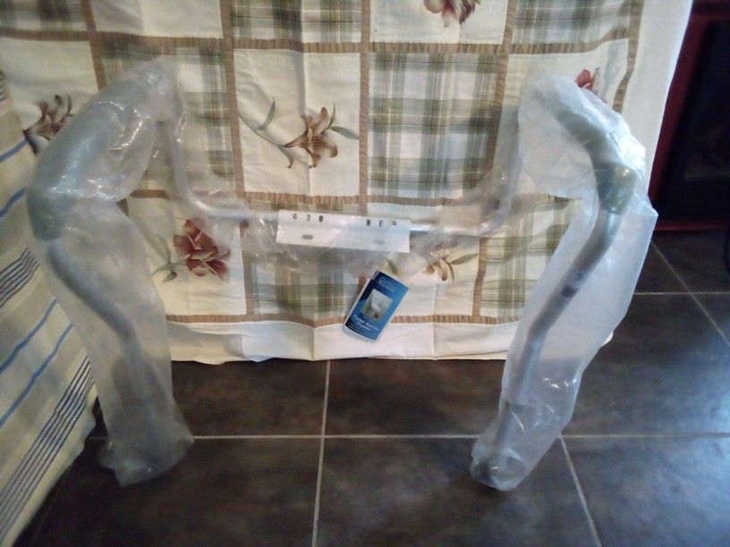 TOILET SAFETY FRAME, BY DRIVE MEDICAL DESIGN AND MANUFACTURING