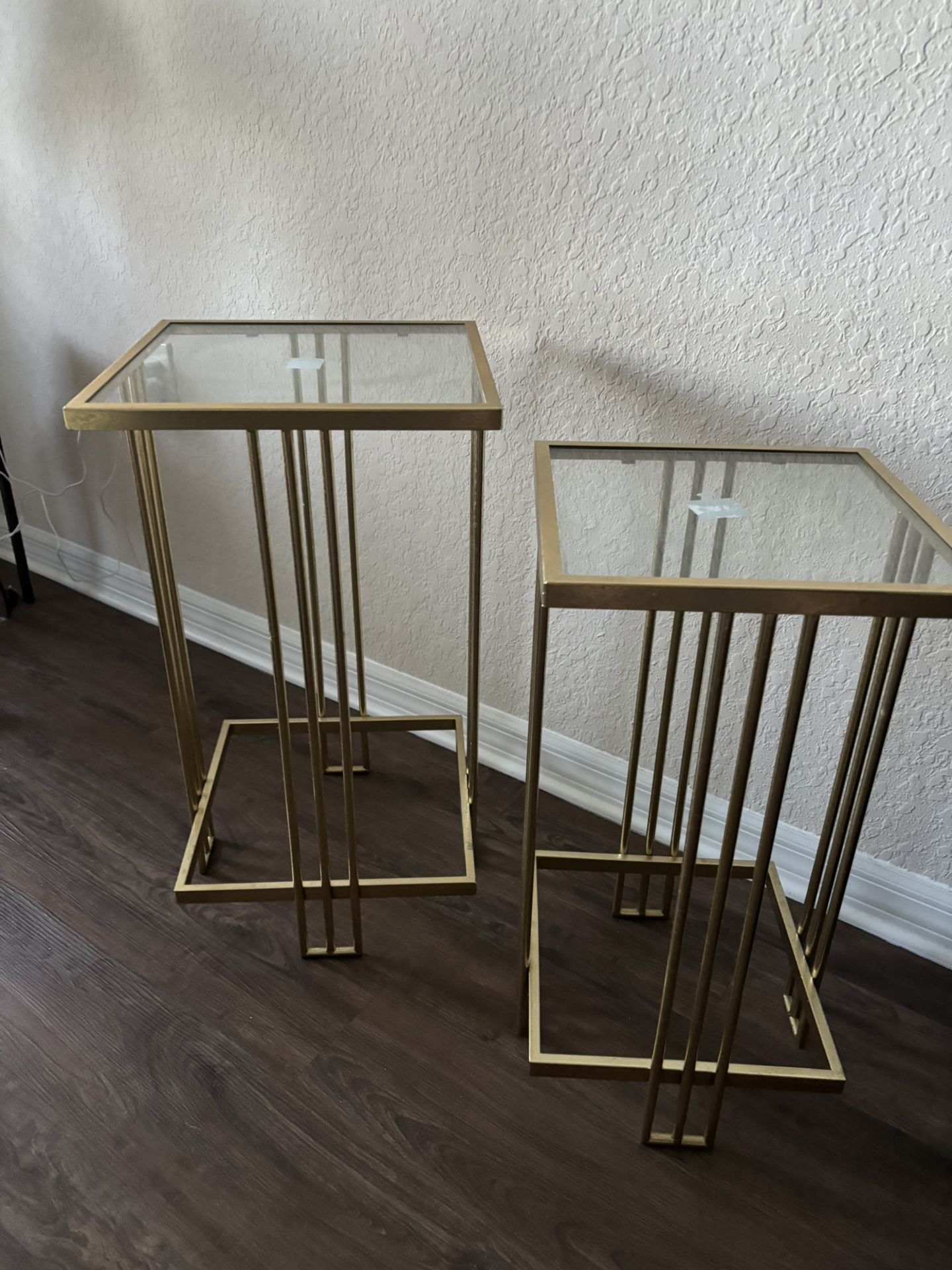 Dos Mesas Para Decoración De Sala