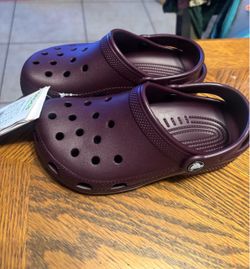 NWT Crocs size 1 Juniors