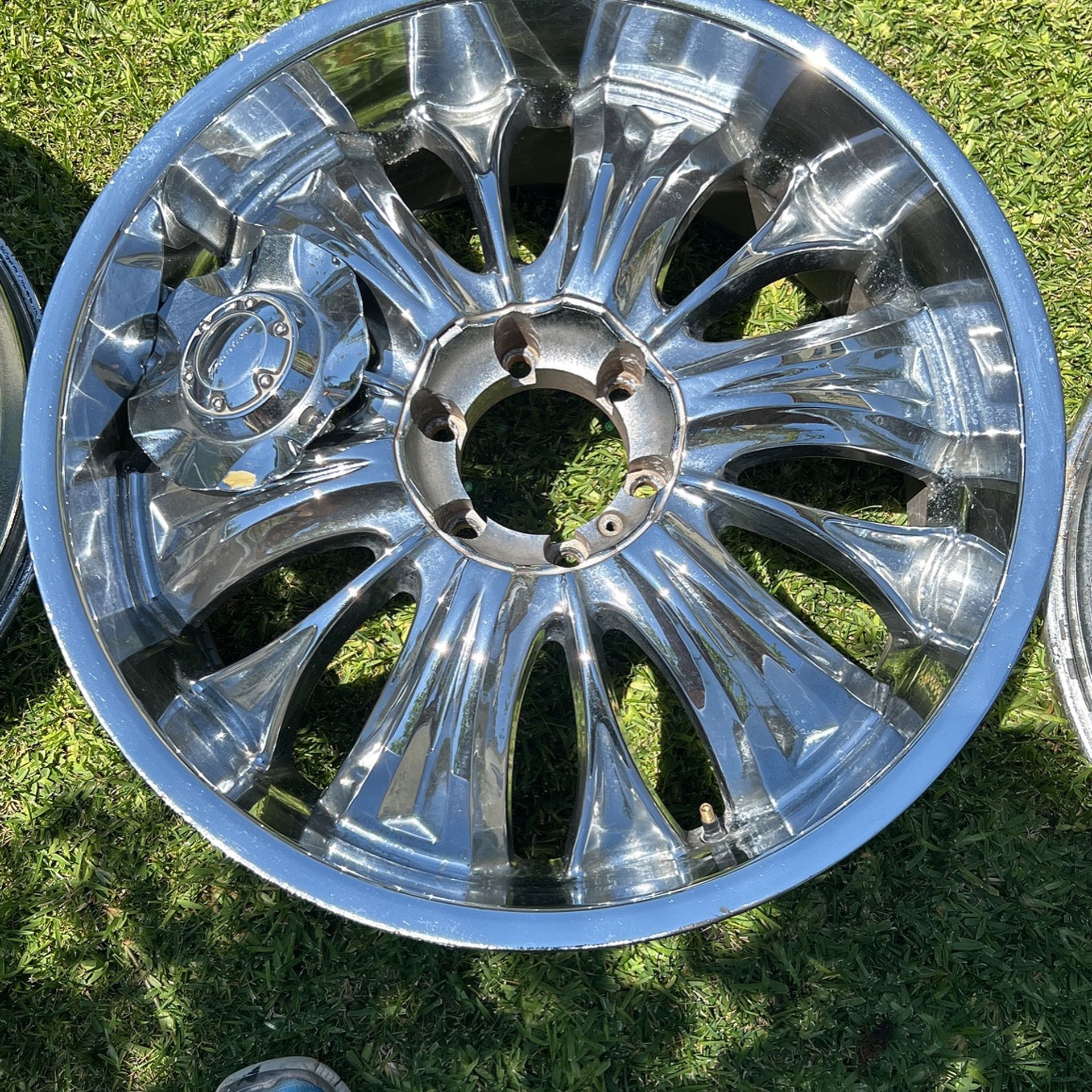 Panther 22 Inch Chrome Wheels, Six Lugs Excellent Condition