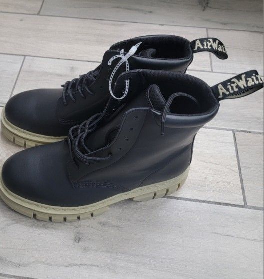 Dr. Martins Black Rikard 8i Contrast Sole Platform Leather Boots