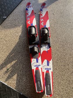 Water Skis ***LIKE NEW