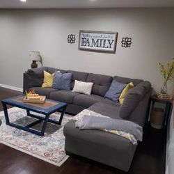 Maier Charcoal Sectional /couch /Living room set