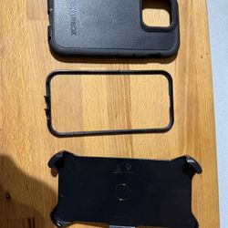 OtterBox Defender iPhone 14 Pro Case And Holster