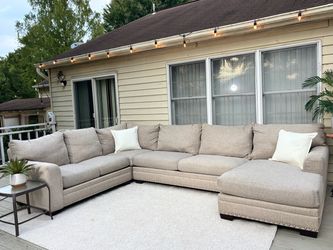 Beautiful Beige 4-Piece Sectional Sofa with Chaise – Nailhead Trim