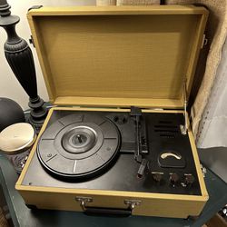 Crosley CR-50TW Vinyl Player With AM/FM Radio