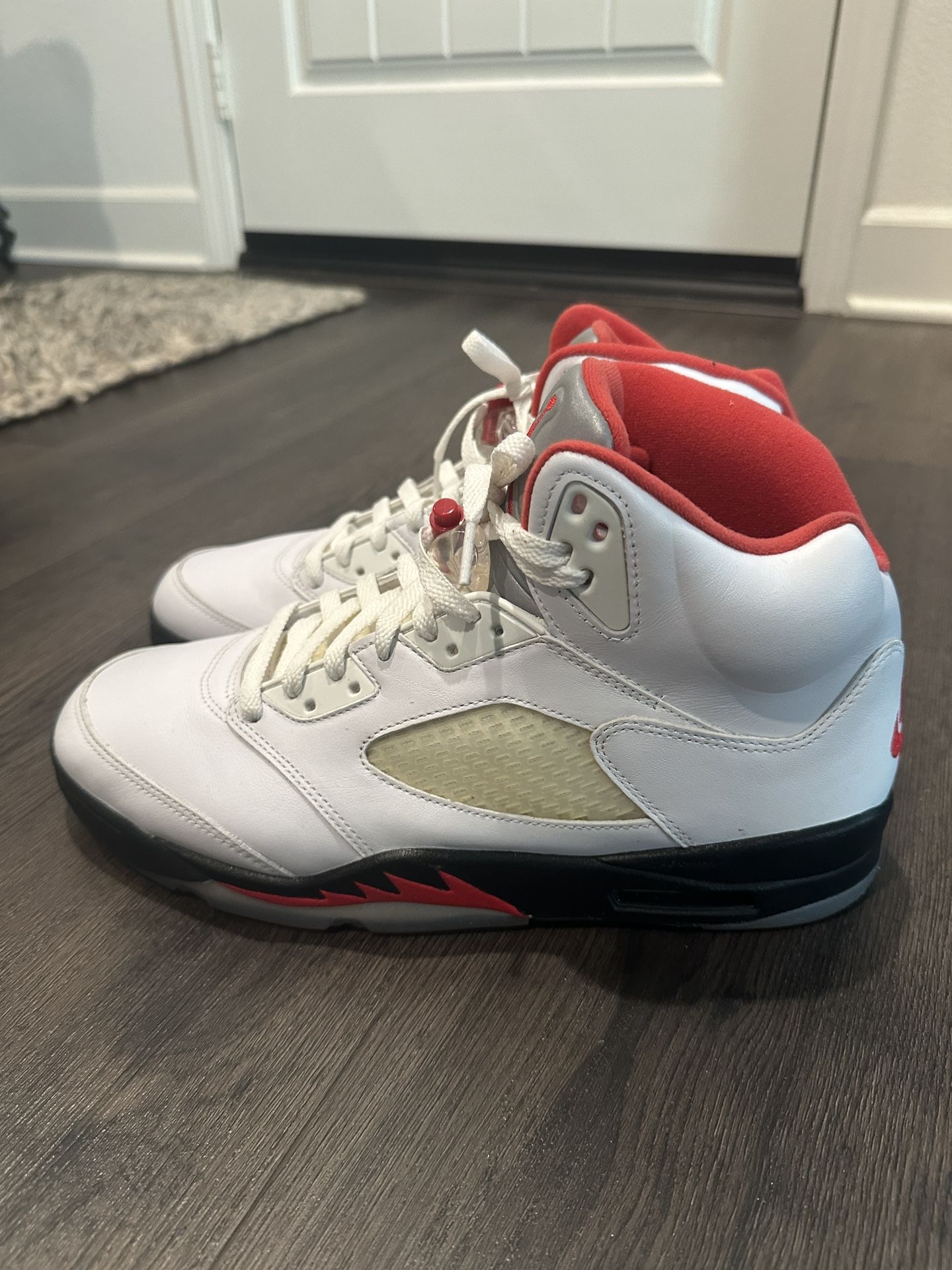 Air Jordan 5 Retro Fire Red 2020 Size 11.5