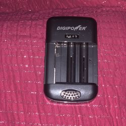 Universal Battery Charger- DigiPower ReFuel