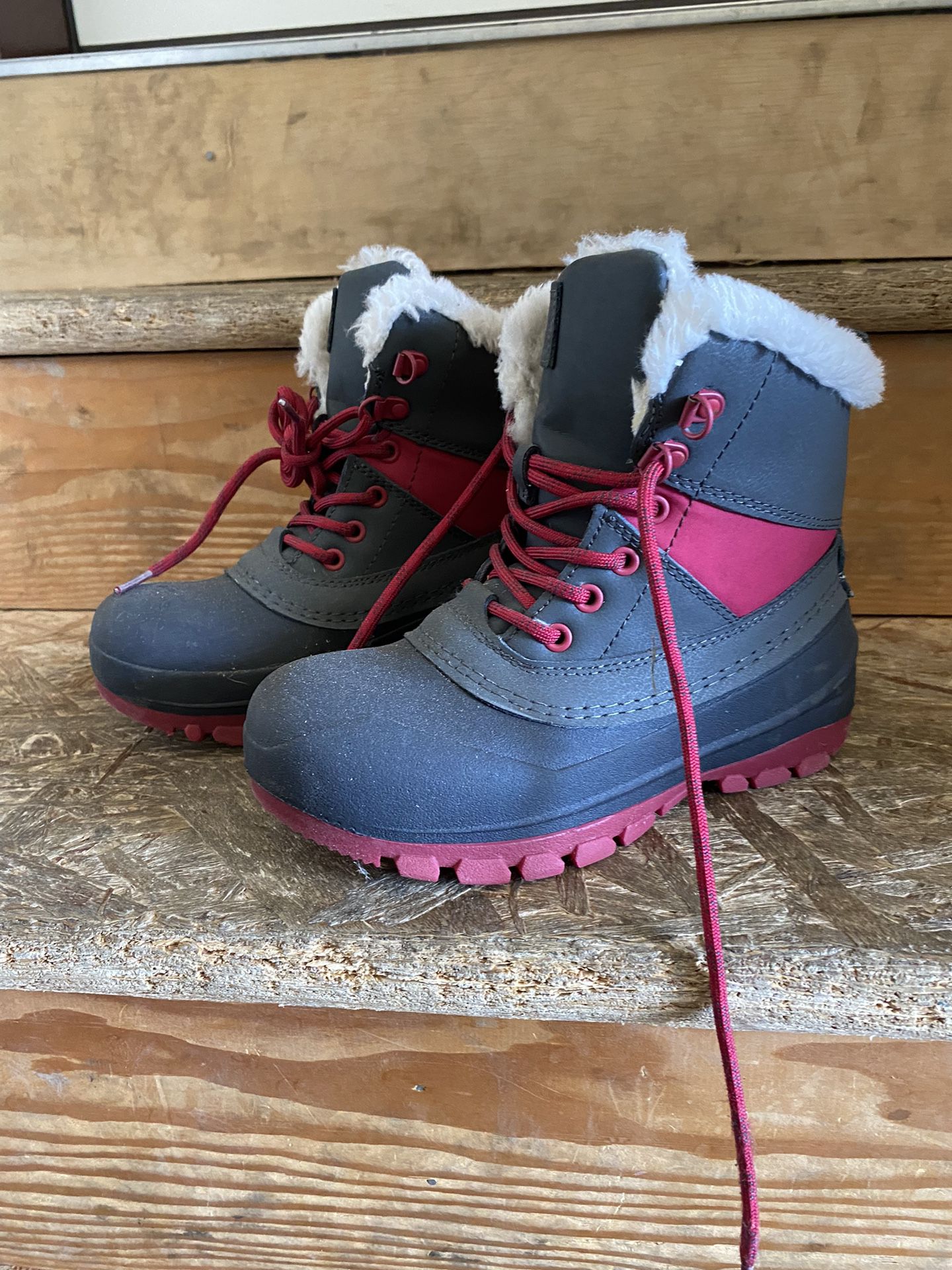 Girl’s Youth Size 1 Snow Boots