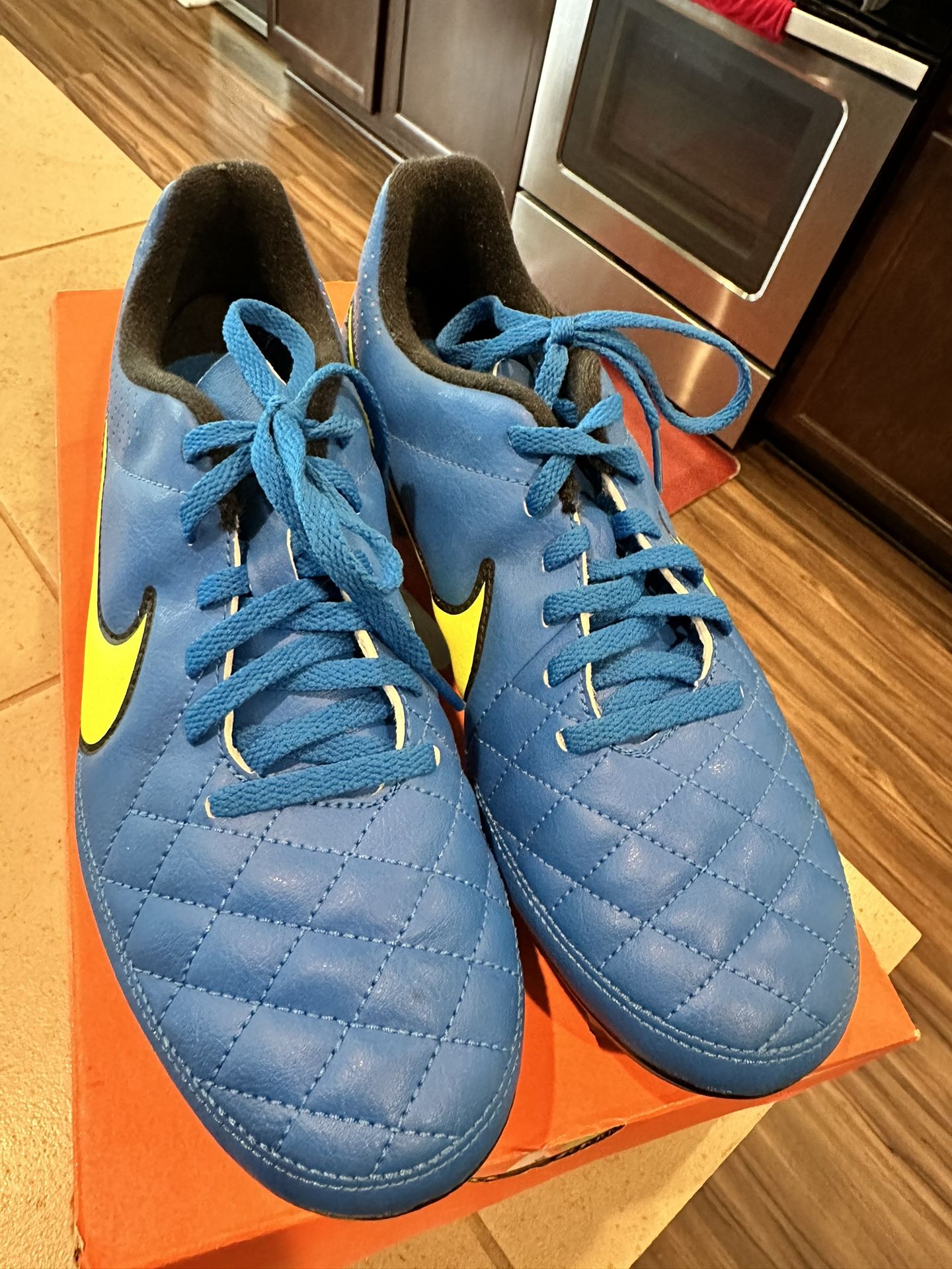 Soccer Shoes For Girl