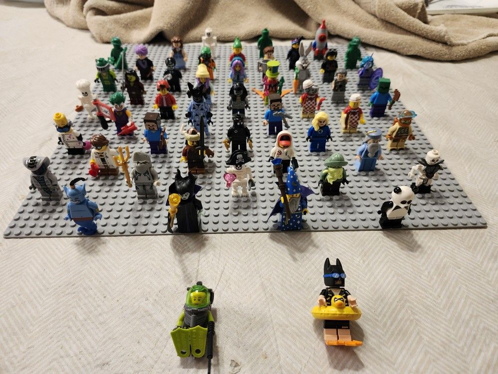 50 RANDOM LEGO MINIFIGURES