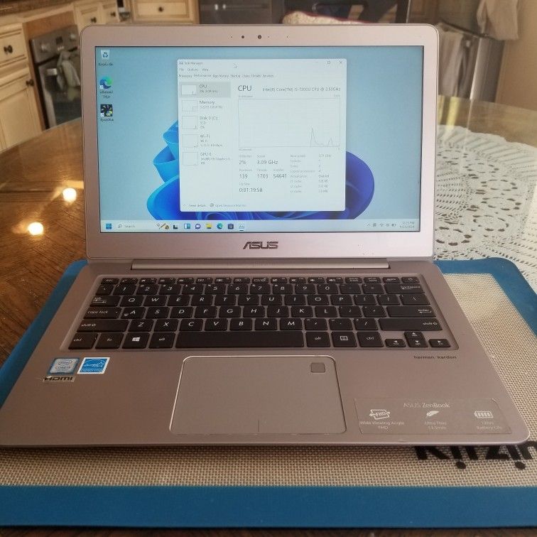 Asus Zenbook Intel 7th Gen i5 2.5-3.1GHz 8GB 256GB SSD Laptop