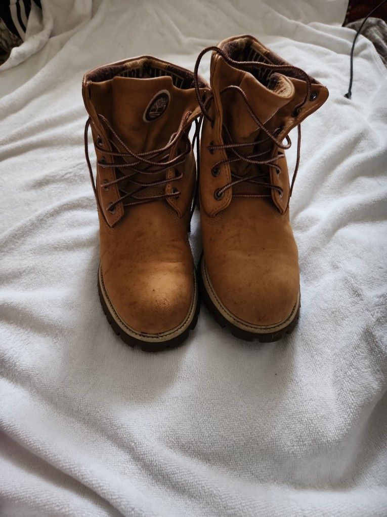 TIMBERLAND. size 9 M