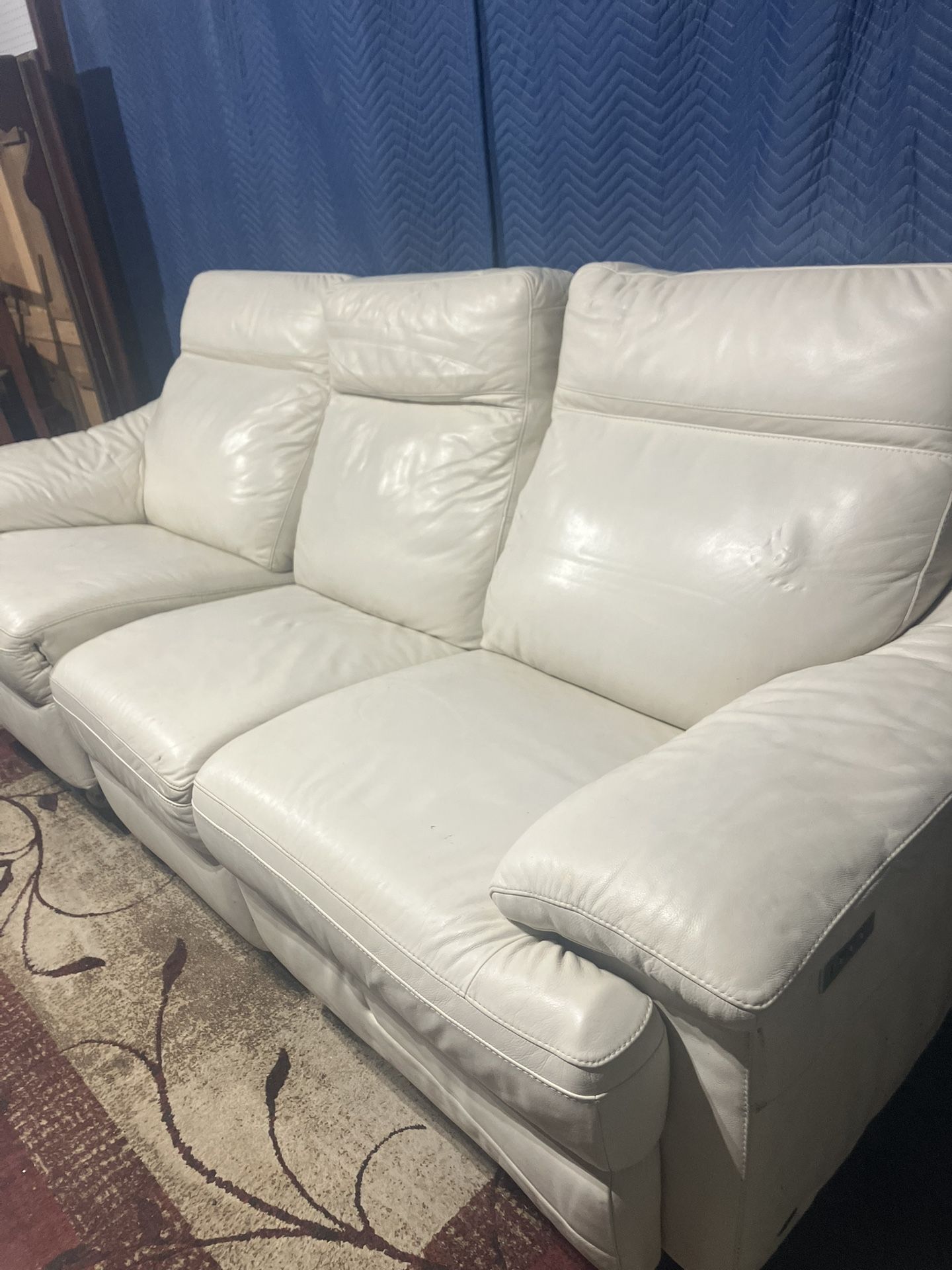 NATUZZI CREAM LEATHER COUCH (DELIVERY PRICE SHOWN)