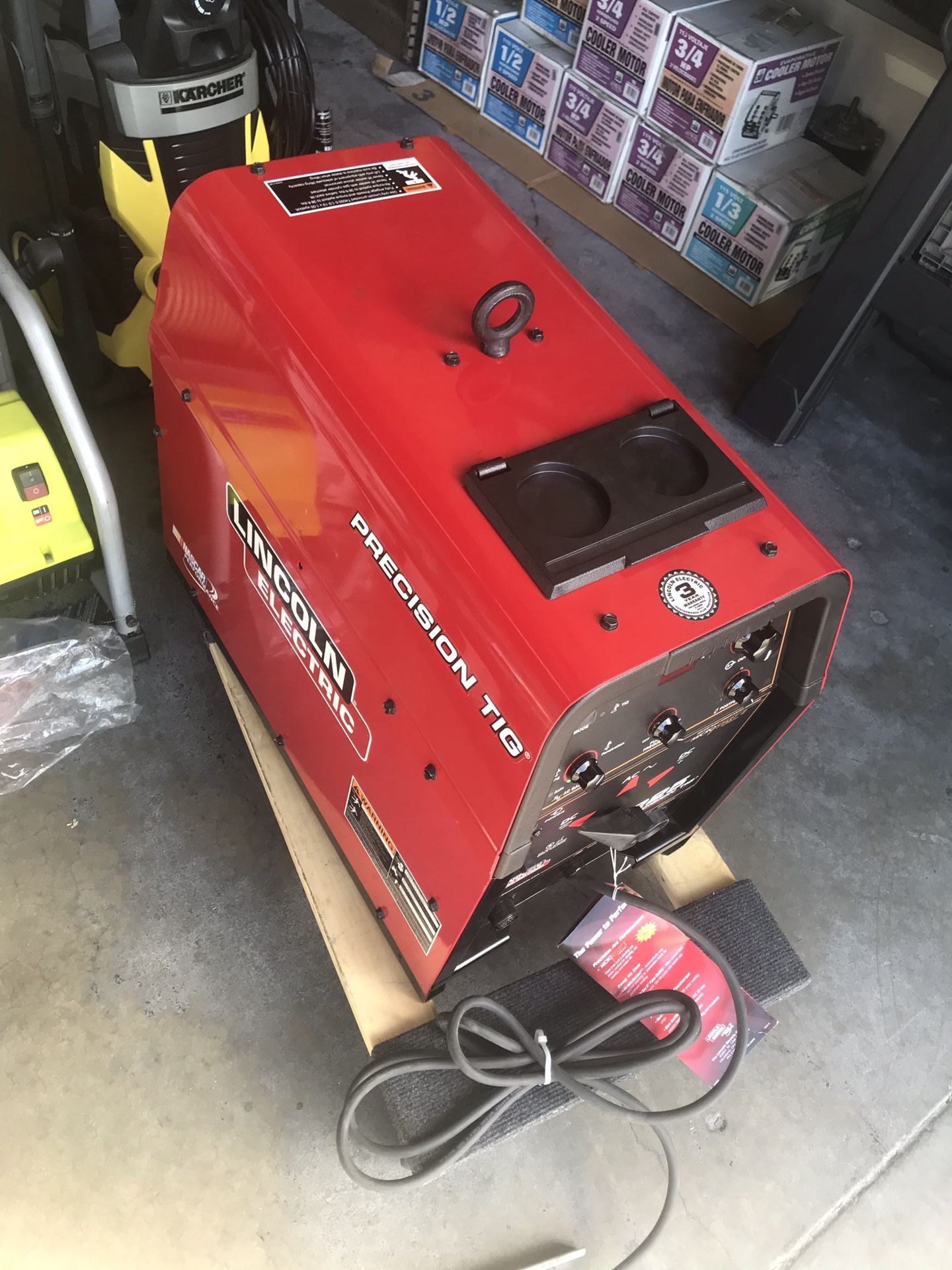 Lincoln Electric 230 Amp Precision TIG 225 TIG Welder, Single Phase, 460V/575V, Machine Only.