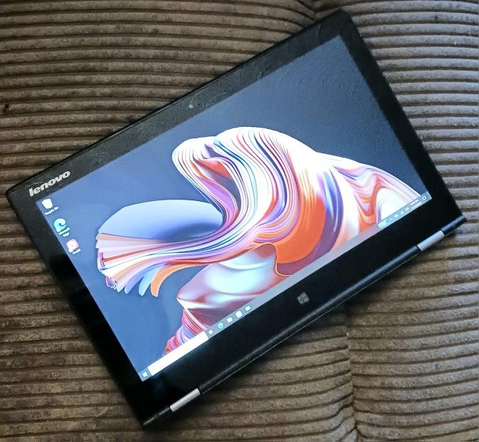 Touchscreen Intel Core i7 CPU 8GB RAM 256GB SSD 3200x1800 QHD LCD Webcam Wi-Fi & Bluetooth Wireless Windows 11