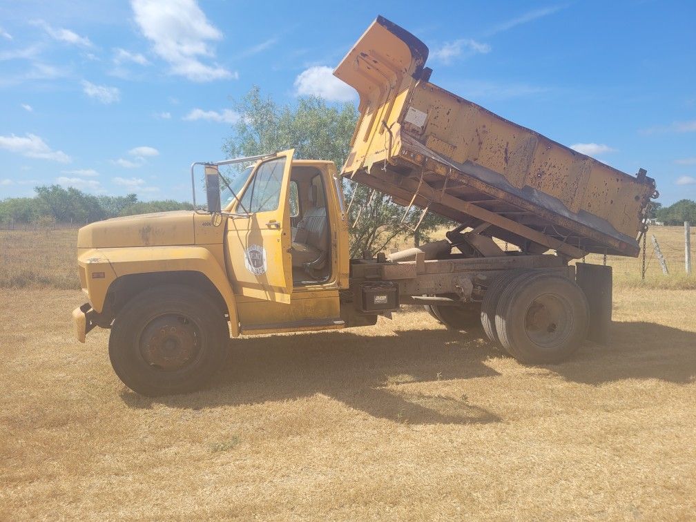 1986 Ford F7000