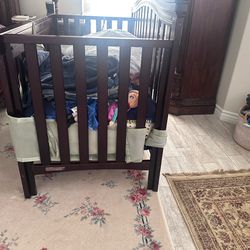 Delta convertible crib with mattress