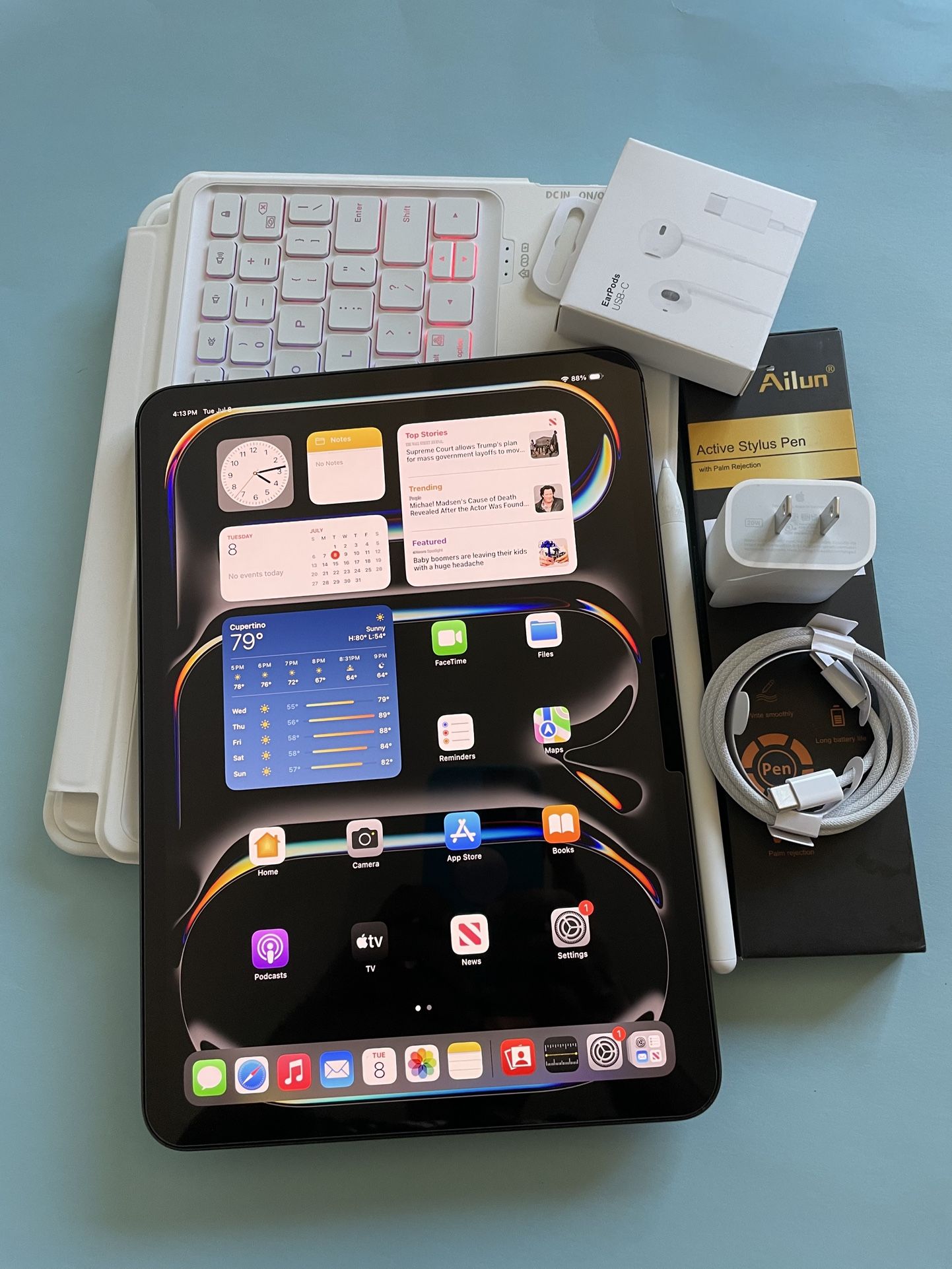 Apple IPad Pro 11β (M4 chip / 2024 Newest ) 256GB with keyboard, pen & Accessories (Warranty + )