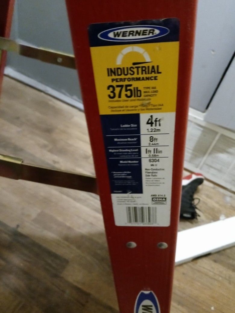 New 4 Foot Werner Folding Ladder Home & Garden