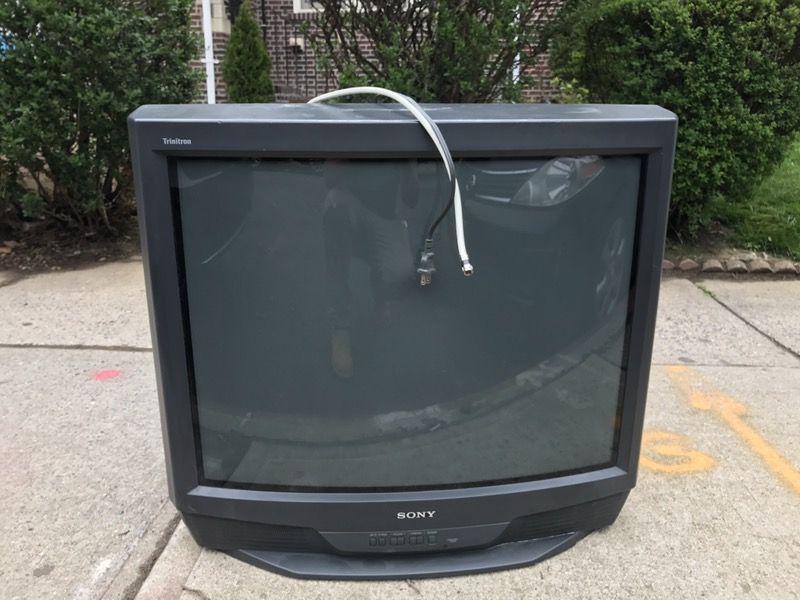 1998 Sony Trinitron 34" television. KV-32S40