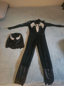 Spiderman outfit size 6 to 8 years old