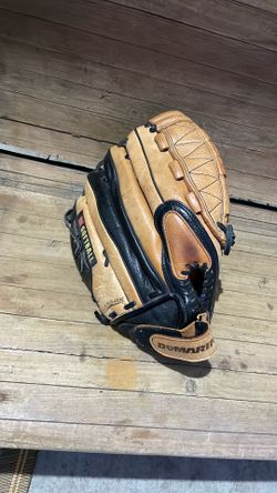DEMARINI softball, monster, web baseball glove.
