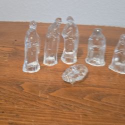 Glass Nativity Set in good condition