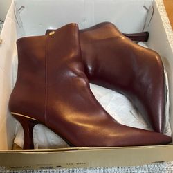 Micheal Kors Boots size 10