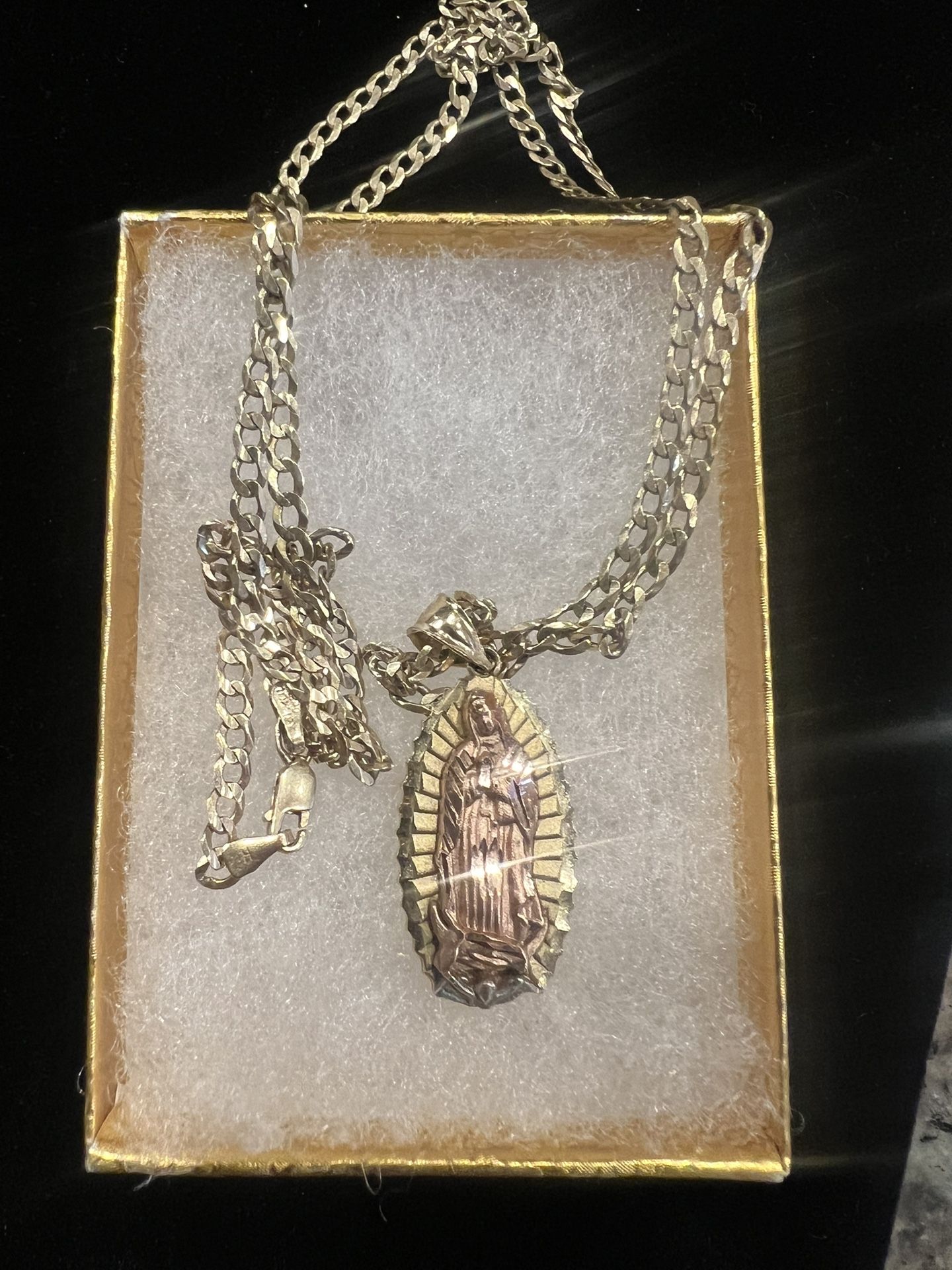 10k Cuban Chain With Mother Mary Pendant