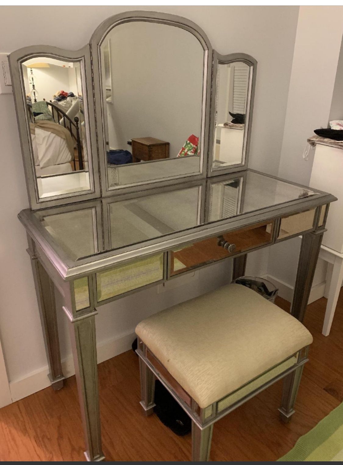Pier1 Hayworth Mirrored Vanity And Stool