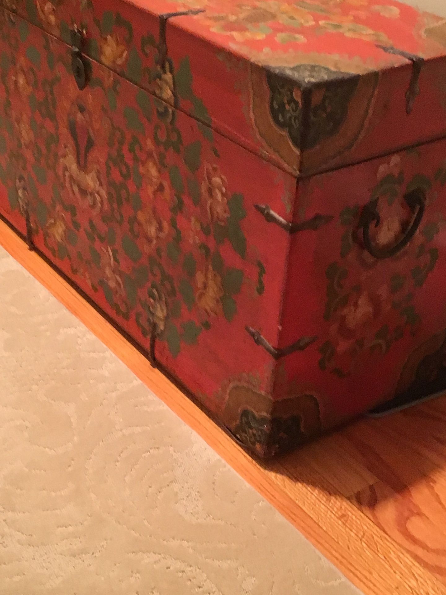Hand Painted Chinese Trunk Figural Design