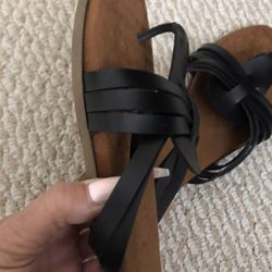 New  women’s sandals never worn