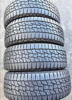 225 60 18 Falken tires Con 80% de Vida Las 4