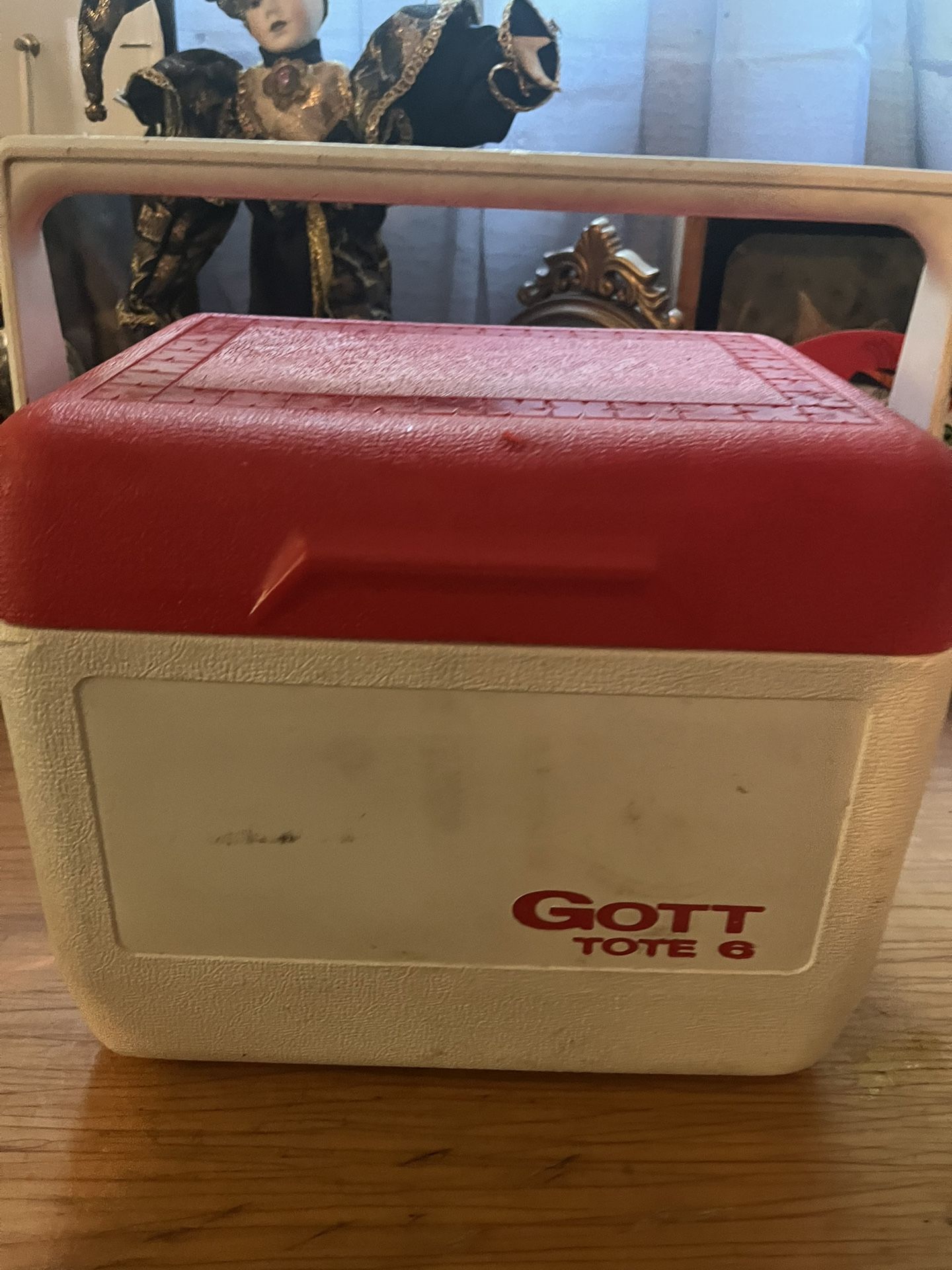 Vintage GOTT TOTE 6 PERSONAL COOLER 1806**RED & WHITE COLOR