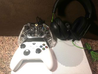 Xbox One S Bundle – 2 Controllers & Headset