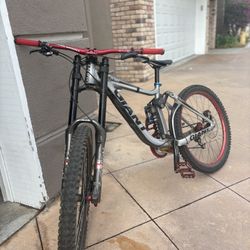  Downhill Mountain Bike Brand Giant