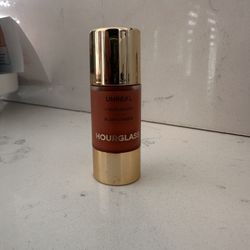 Hourglass unreal liquid blush in moment