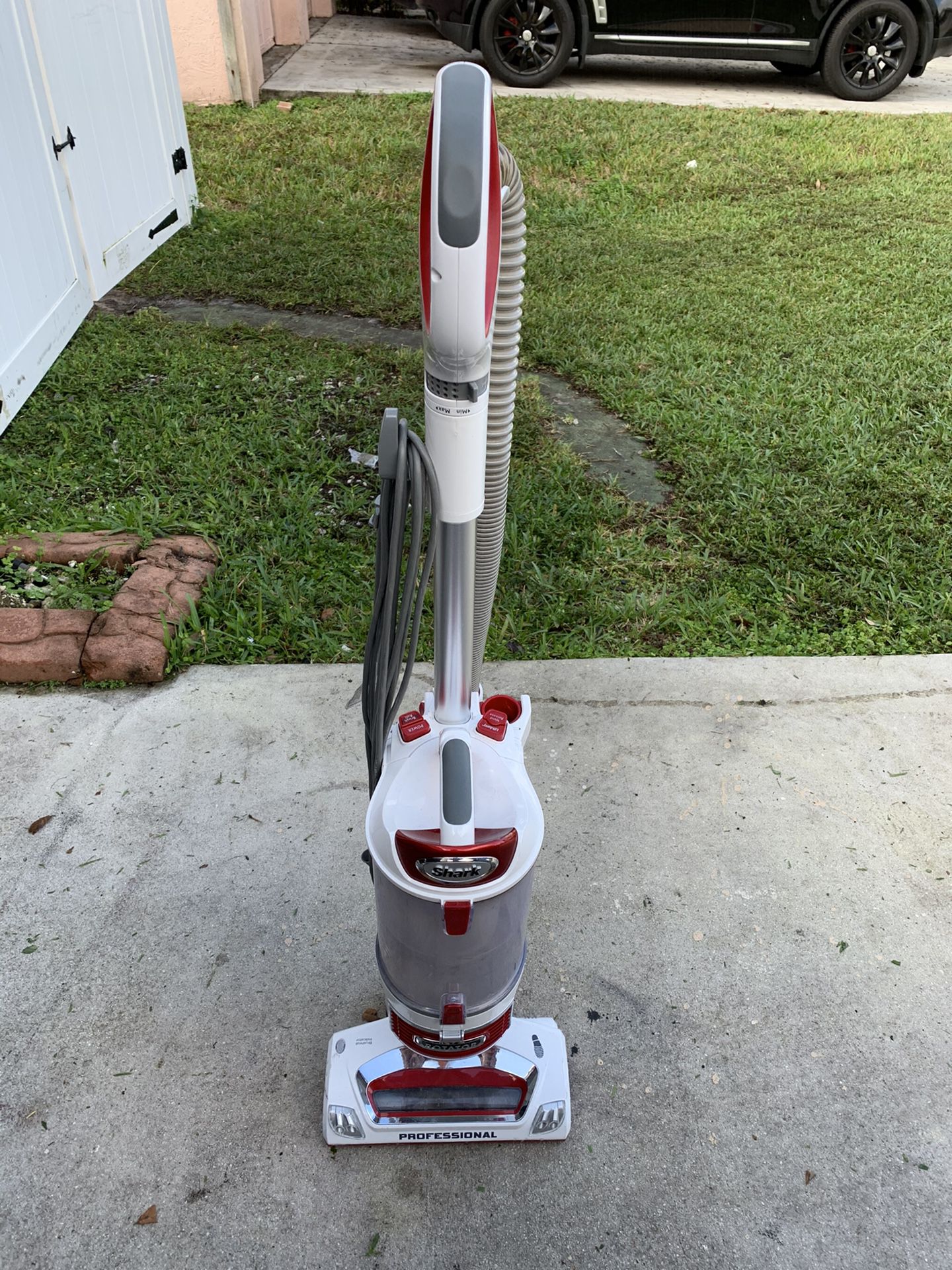 Shark Professional Rotator Lift Away Vacuum