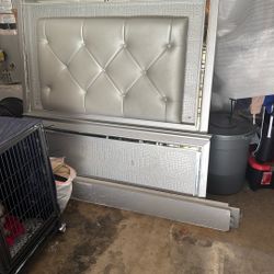 Queen Size Bed frame With Headboard Good Condition 